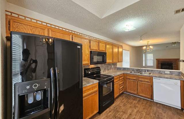 PRICE IMPROVEMENT! Gallery 4
