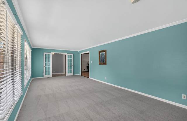 Spacious 4/3.5 Brick House in West Rome- $2,295 Gallery 4