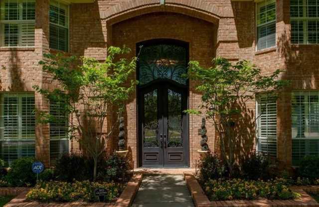 303 Chestnut Cove Circle Gallery 2