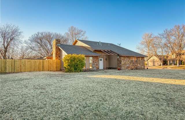 911 Bowman Avenue - 911 North Bowman Avenue, Elk City, OK 73644