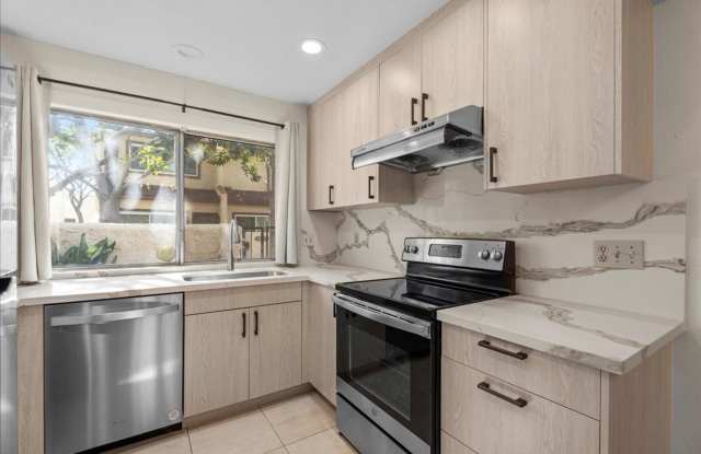 Spacious Tri-Level Townhome with Private Garage and Renovated Kitchen photos photos Spacious Tri-Level Townhome with Private Garage and Renovated Kitchen photos photos