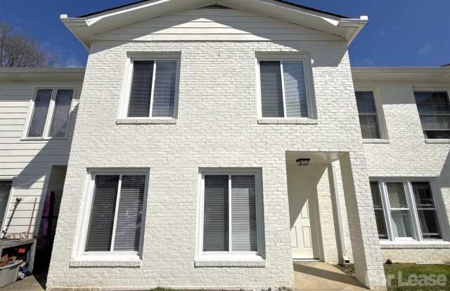 300 N Main Street unit: 4 photos photos