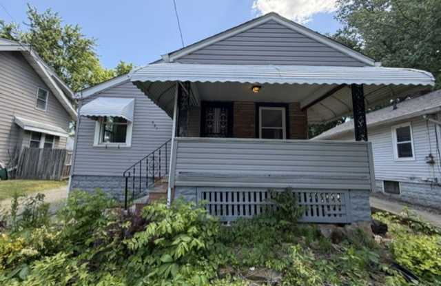 Pet-Friendly 3-Bedroom Home Near Downtown Akron Conveniences photos photos