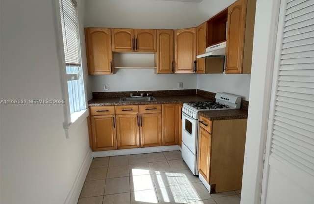 529 NE 66th St photos photos