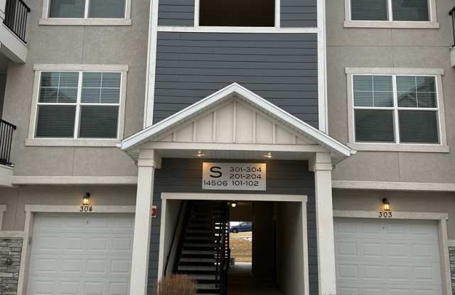 Bright and Modern 3 Bed Condo in Prime Location with Pool & Clubhouse!! photos photos