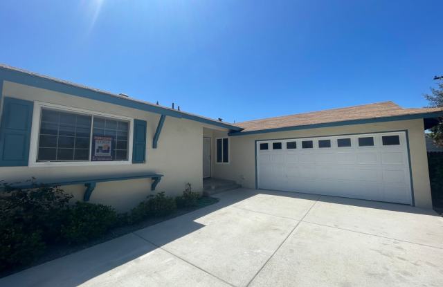 3 Bedroom House in Vista on Corner Lot **BRAND NEW TILE!** - 707 Melrose Place, Vista, CA 92083