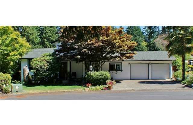 University Place Custom 3000+ sq ft home, 4 bedroom + 3.5 bath home w/landscaping provided! Available October 1 2025. photos photos