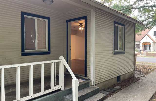 Cute Duplex Close to Shopping - 514 Franquette Street, Medford, OR 97501