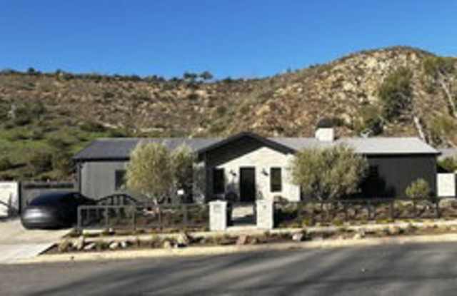 6025 Paseo Canyon Drive Gallery 1