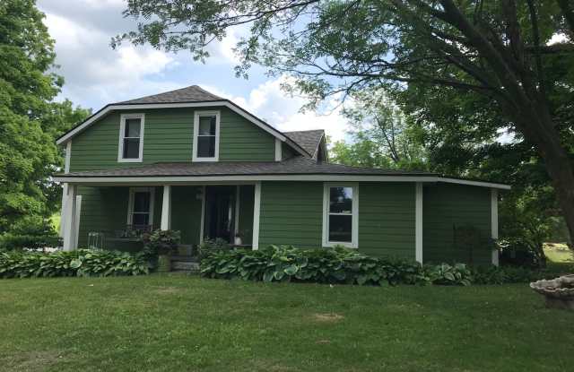 Large Four Bedroom Farmhouse in Chelsea! | Flexible Lease Start Date photos photos