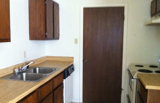 TWO BEDROOM DUPLEX TO SHARE WITH YOUR FURRY FRIENDS! - 701 Wellesley Court, College Station, TX 77840