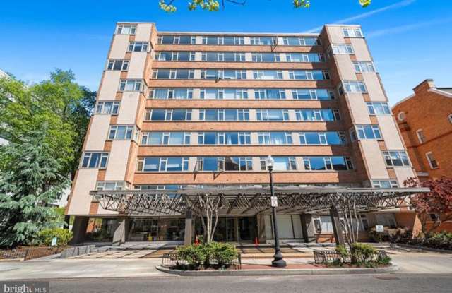 Spacious, Bright 1 Bed 1 Bath condo in prime location and close to Metro - All utilities included photos photos