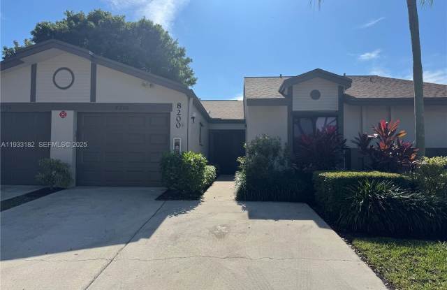 8200 Whispering Palm Dr photos photos