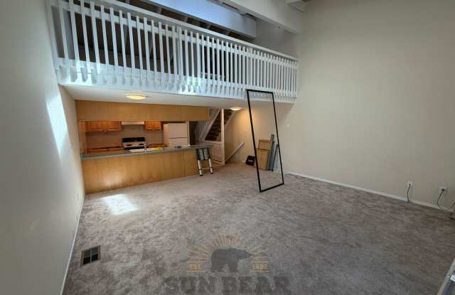 Fresh 4 Bedroom Condo in Mountain Shadows! Dog and cat friendly! Summer Pool! Gallery 4