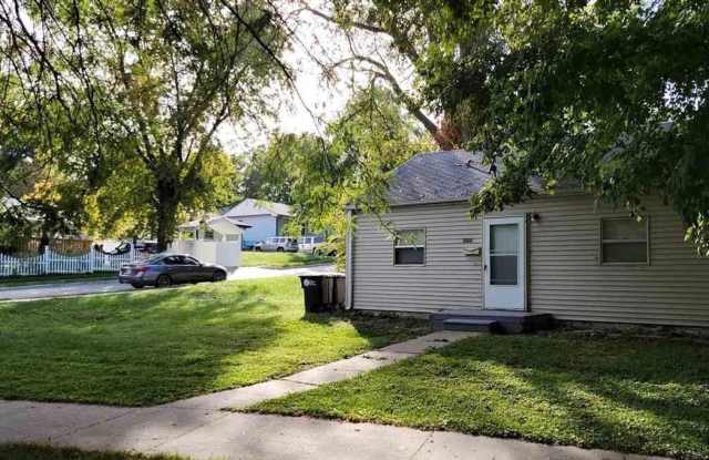 Rent your way to a brighter future! - 2008 John A Creighton Boulevard, Omaha, NE 68111