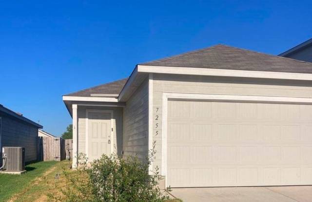 ZERO APPLICATION FEE FOR THIS LIKE NEW RANCH! photos photos