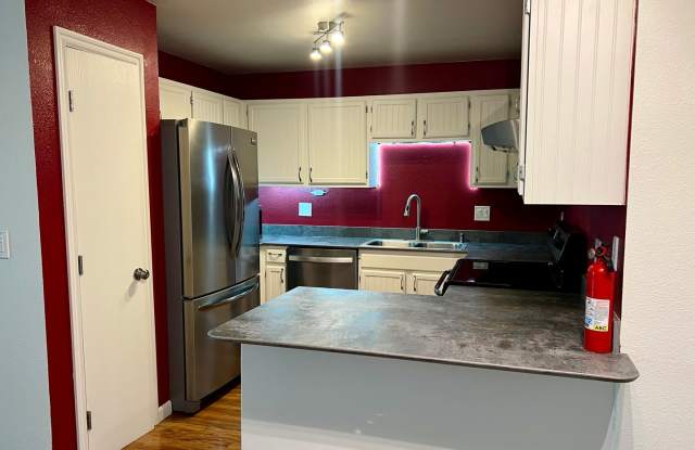 High speed internet included - 3 bedroom townhouse Gallery 3