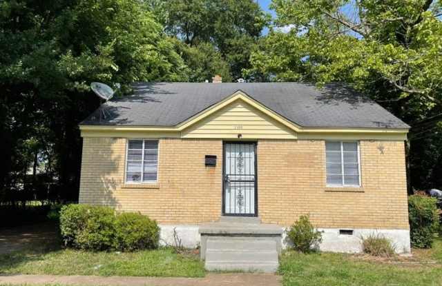 Spacious 3-Bedroom Memphis Home with Large Family Room Gallery 1