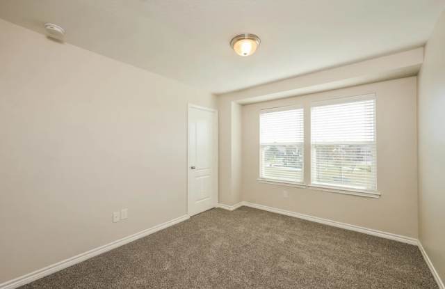 221 Colonial Blf Gallery 4