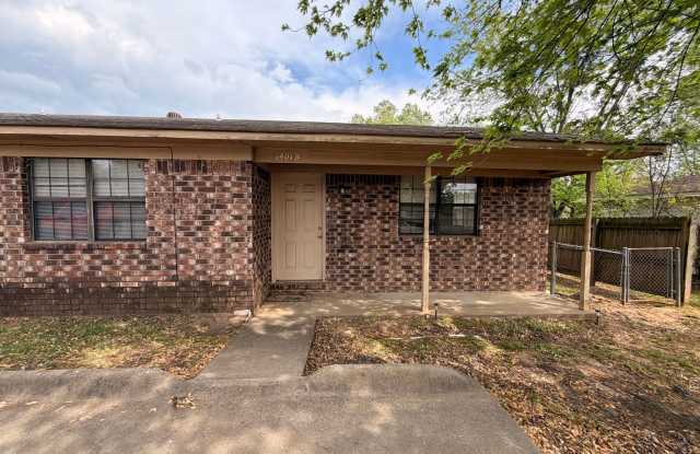 1401 S Houston, Apt A &amp; B - 1401 South Houston Avenue, Russellville, AR 72801