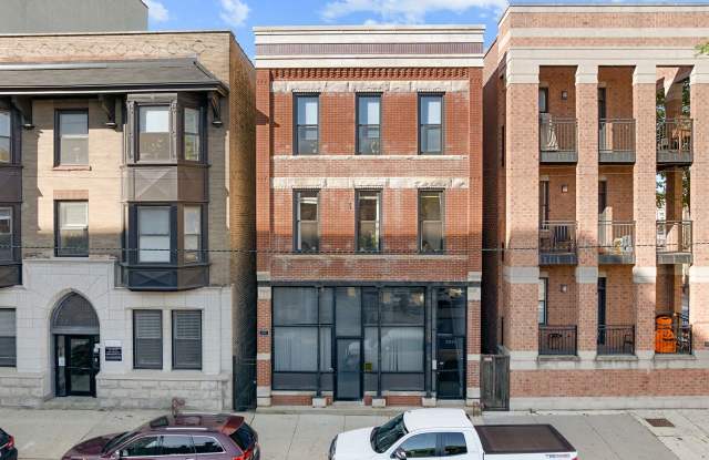 2454 N Southport photos photos