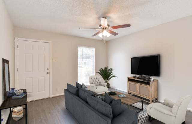 $999 Special! Your Family Will Love This Cozy 2 Bedroom Apartment! photos photos