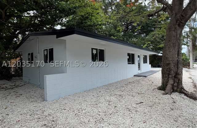 3220 Plaza St photos photos
