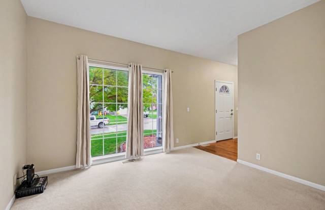 Fantastic Papillion 2-Story Back to Trail Gallery 4