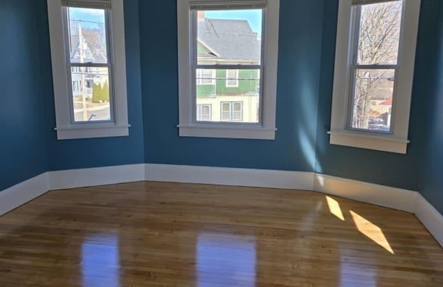 208 Pine St Gallery 2