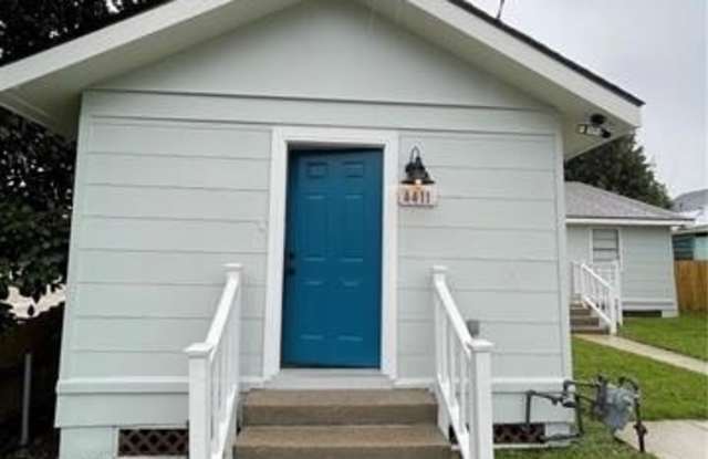 4411 KING Street Gallery 2