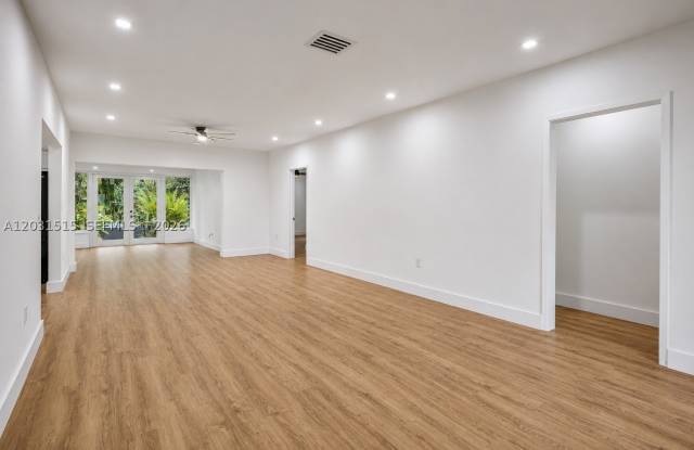 8819 Dickens Ave Gallery 2