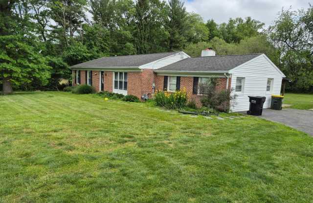 Spacious 3 Bed 2 Bath Rancher In Oxford photos photos