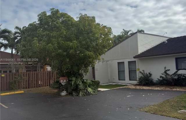 9300 SW 7th Ln photos photos