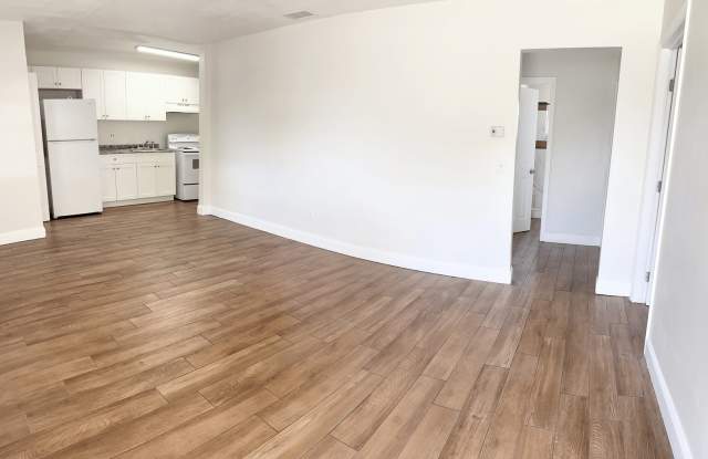 NEWLY RENOVATED SINGLE LEVEL 3 BEDROOM UNITS ON A QUIET STREET Gallery 2