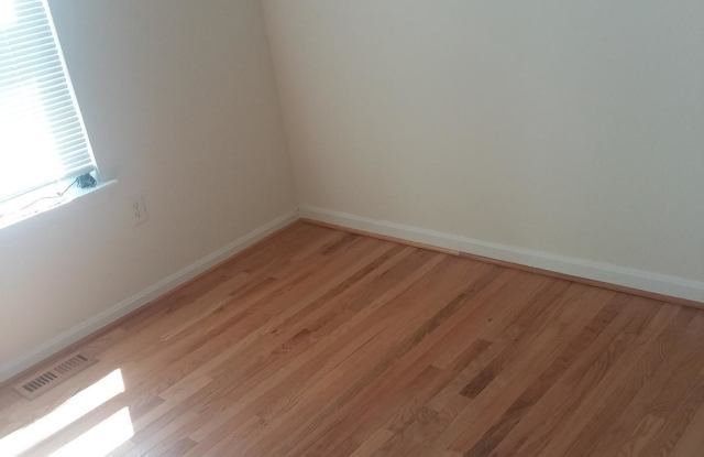 5803 FALKLAND PLACE Gallery 3