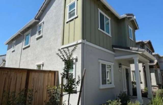 Beautiful 3 bed 2 bath in Roseville! Gallery 3