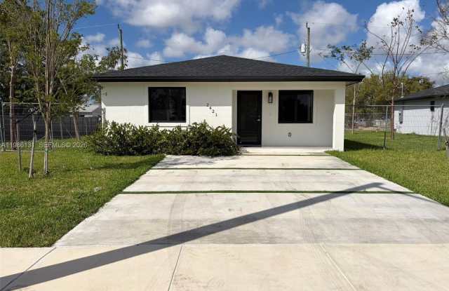 2421 NW 153rd St photos photos