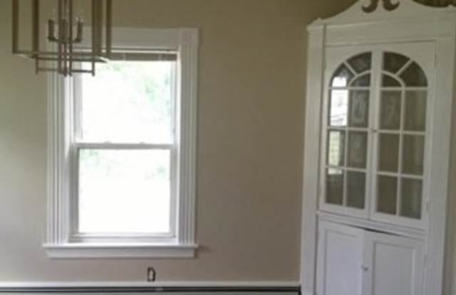 165 Maple St Unit #2R Gallery 2