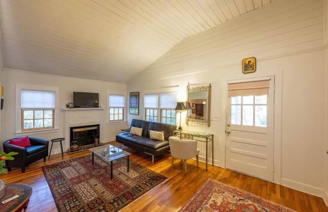 566 Newberry Street SW Gallery 3