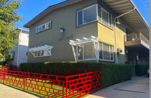 916 N Sweetzer Ave photos photos