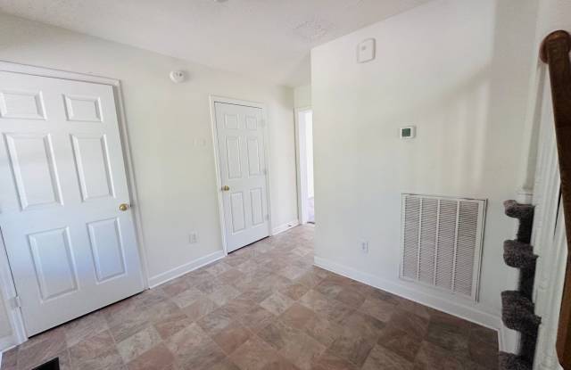 3 Bedroom 2 Bath Duplex Gallery 4