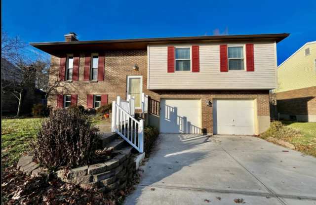 Spacious 3 Bedroom with Outdoor Pool in Mason photos photos