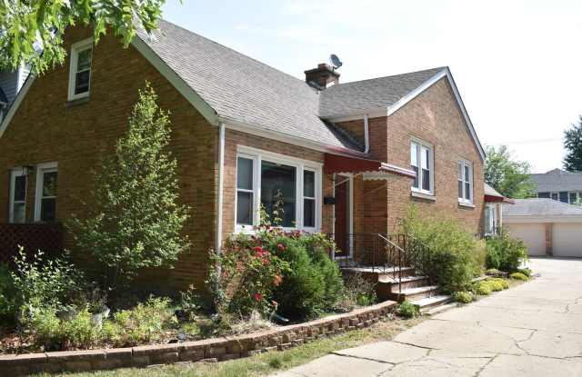 33 N Spring Avenue - 33 North Spring Avenue, La Grange, IL 60525