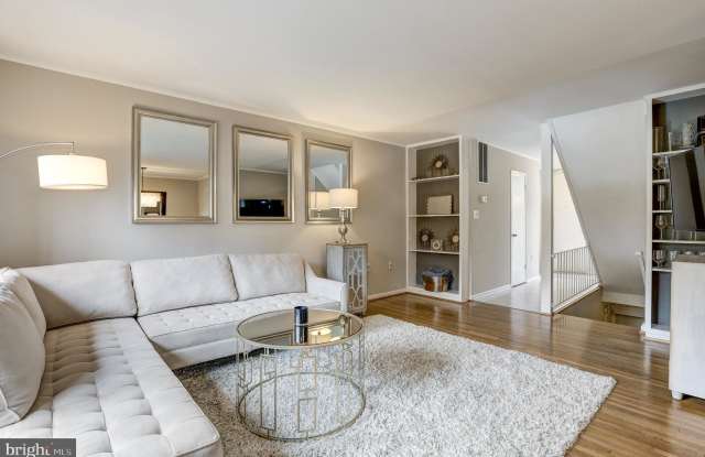 10803 DEBORAH DRIVE Gallery 3