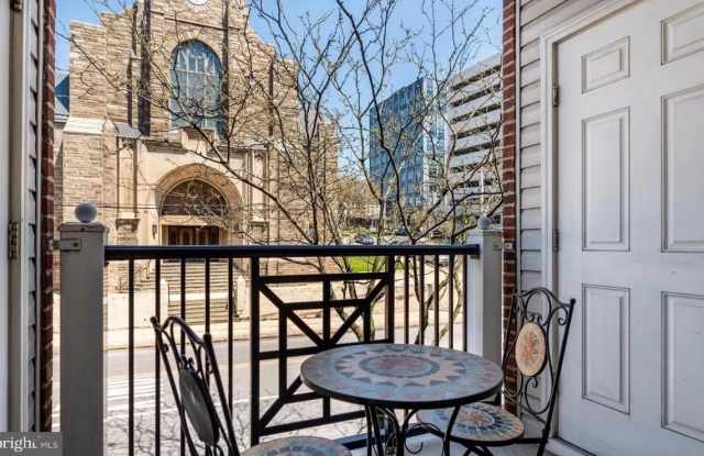 200 W ELM Street Gallery 2