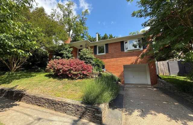 5021 CATHEDRAL AVE NW Gallery 1