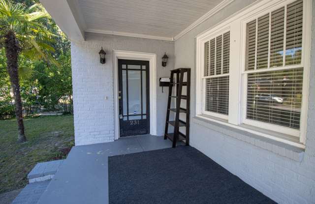 Charming 2 Bedroom Home Steps from USC – Location, Character & Outdoor Living! Gallery 4