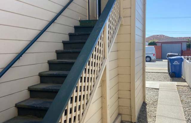 Beautifully Renovated 1 Bedroom in Upper Seaside Gallery 3
