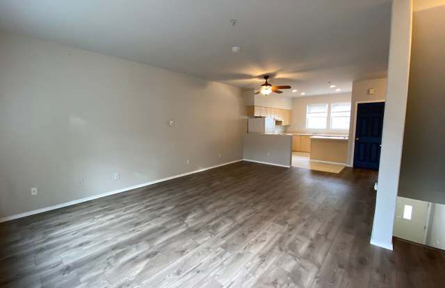 Fantastic Townhome with Gas Fireplace, Deck, Fenced Yard, and Vaulted Ceilings Gallery 3