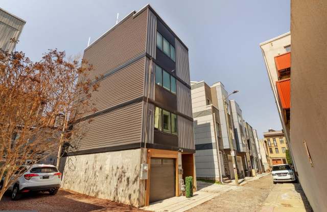848 N LEITHGOW Street Gallery 3